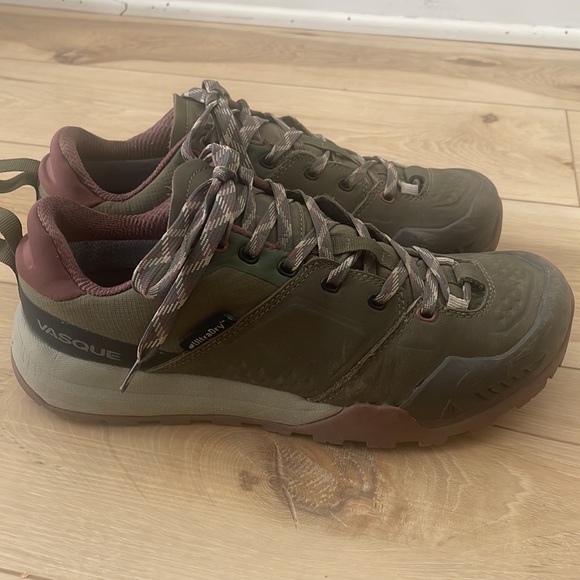 Vasque Shoes - Vasque Women’s Ultra Dry Hiking Shoes Size 9